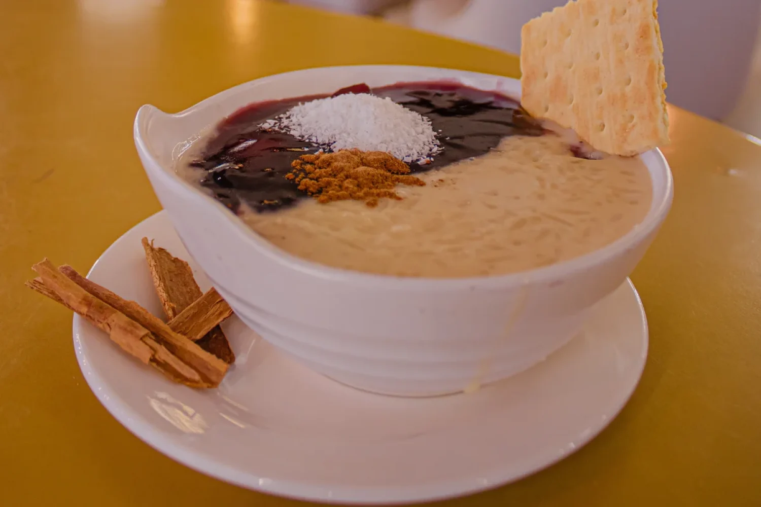 Mazamorra Mixta Mazamorra mixta, postre peruano con arroz con leche y maíz morado.