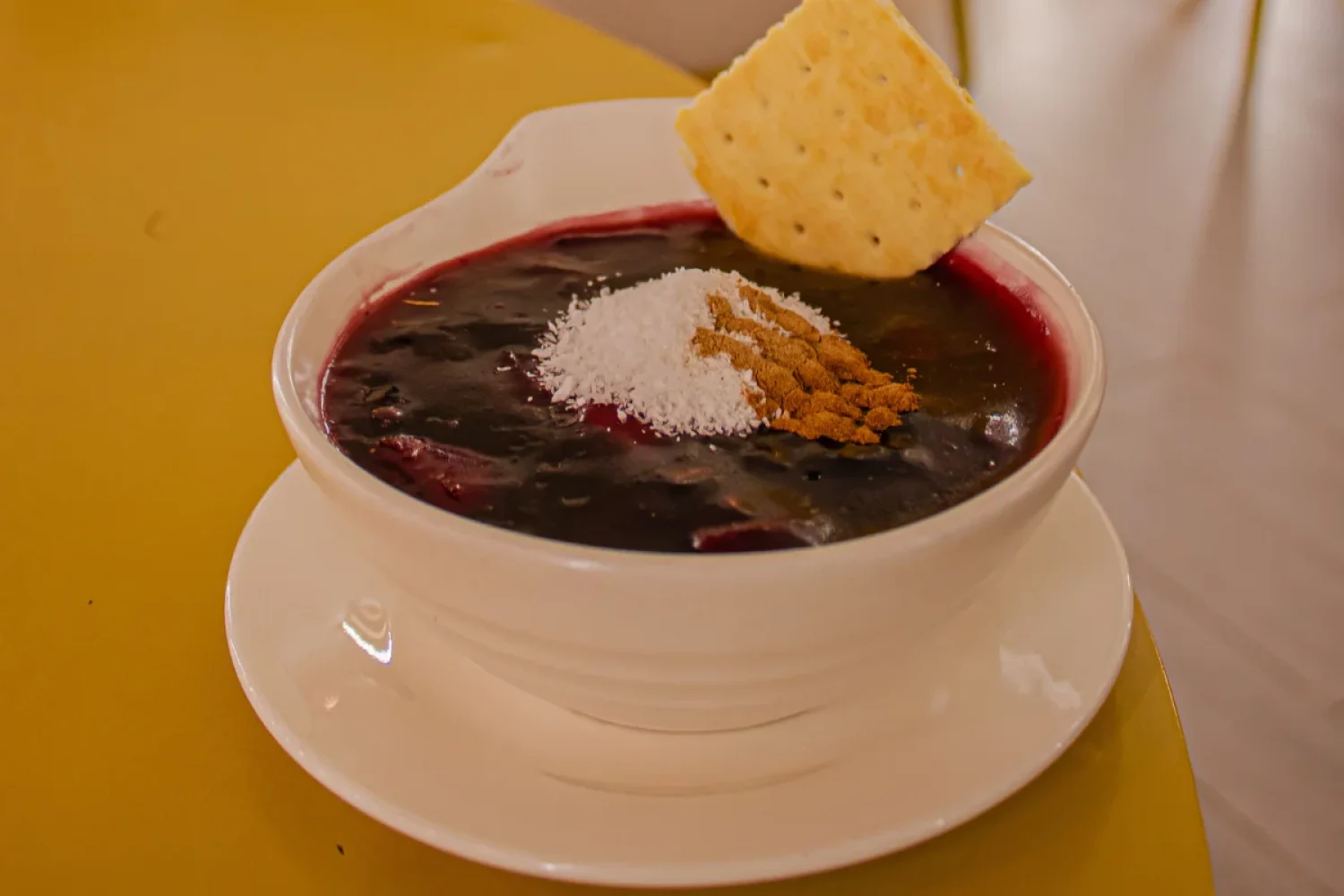 Mazamorra Morada Mazamorra morada, postre peruano de maíz morado.