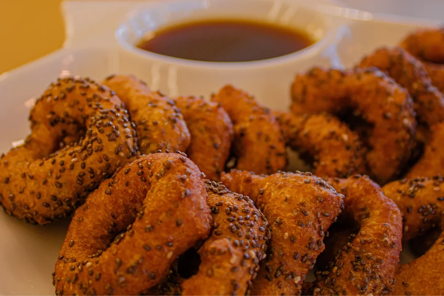 Picaroncitos de chia Picaroncitos de chía, dulces fritos con un toque saludable.