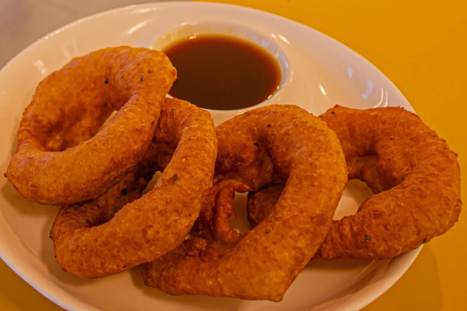 Picarones Picarones, dulces peruanos fritos, ideales para postres o meriendas.