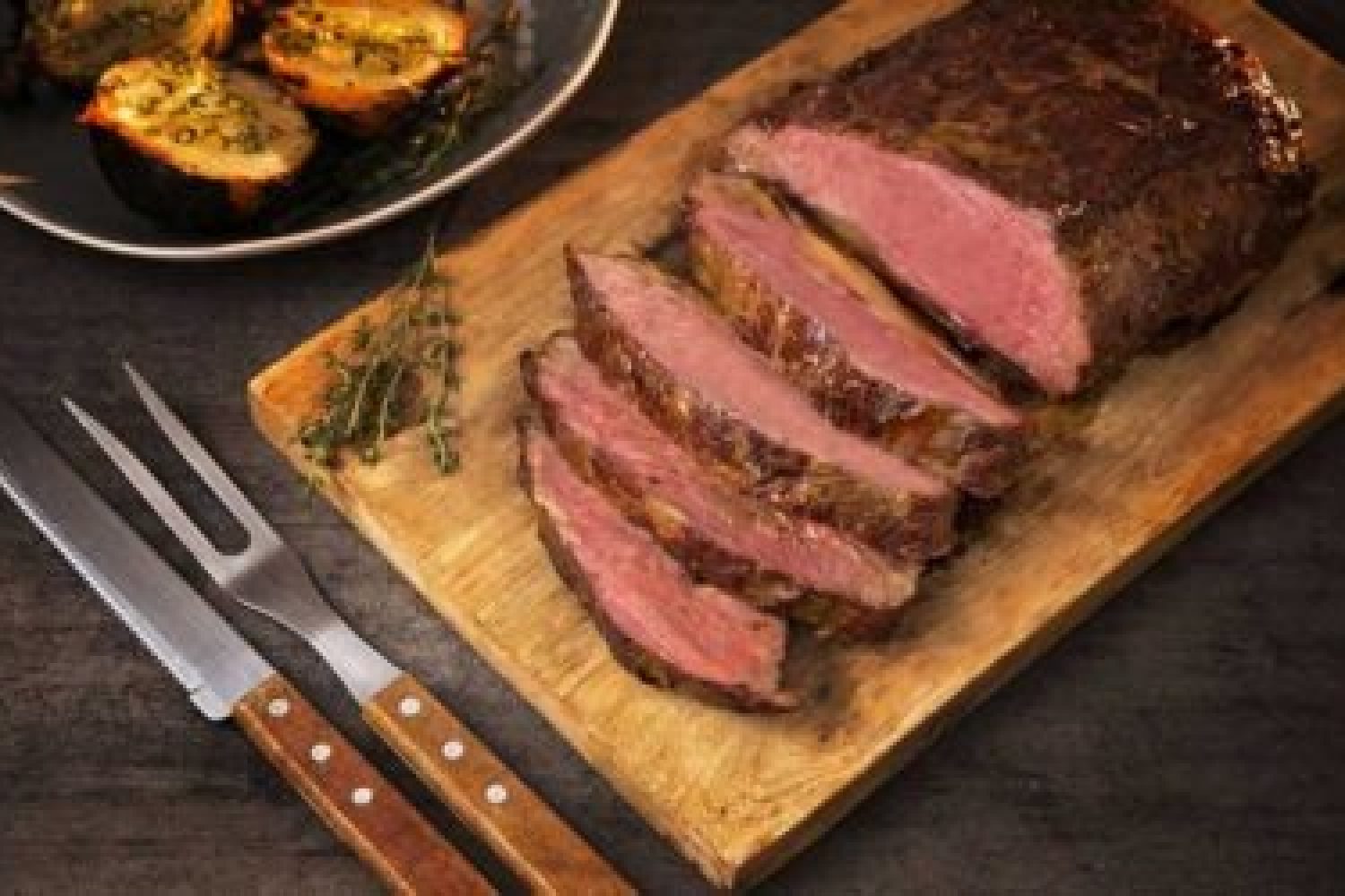 Picaña 250 gramos Picaña argentina de 250 gramos a la parrilla servida con guarnición